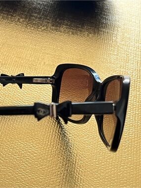 CHANEL Black Frame Sunglasses with Brown Gradient Lenses